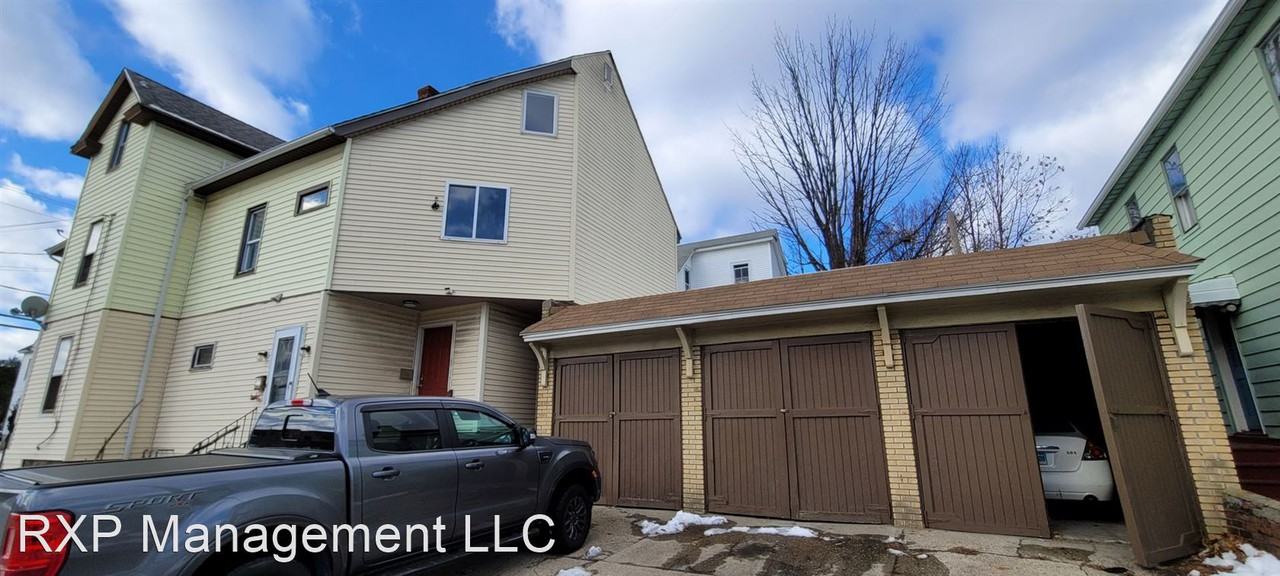 31 Center St - Photo 2 of 17