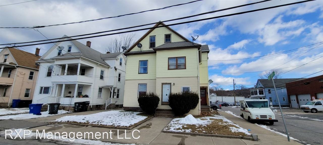 31 Center St - Photo 3 of 17