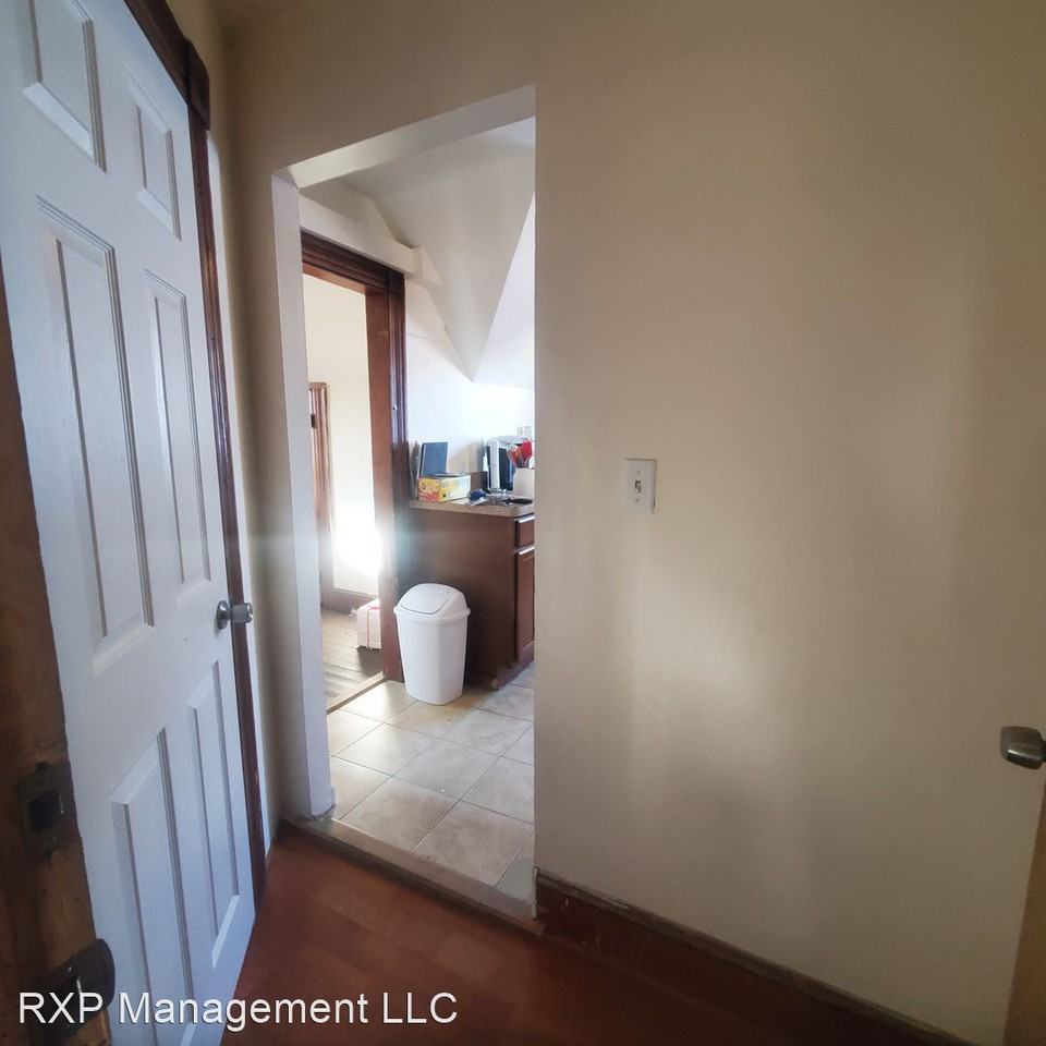 61 Whiting Ave - Photo 2 of 15