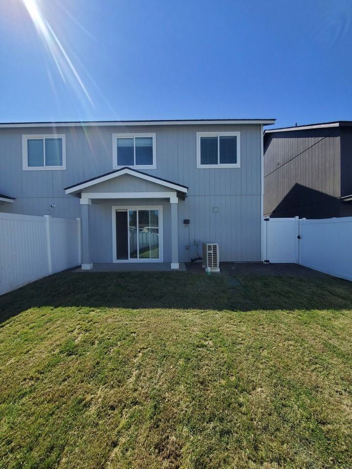 334 W 6th St - Photo 2 of 19