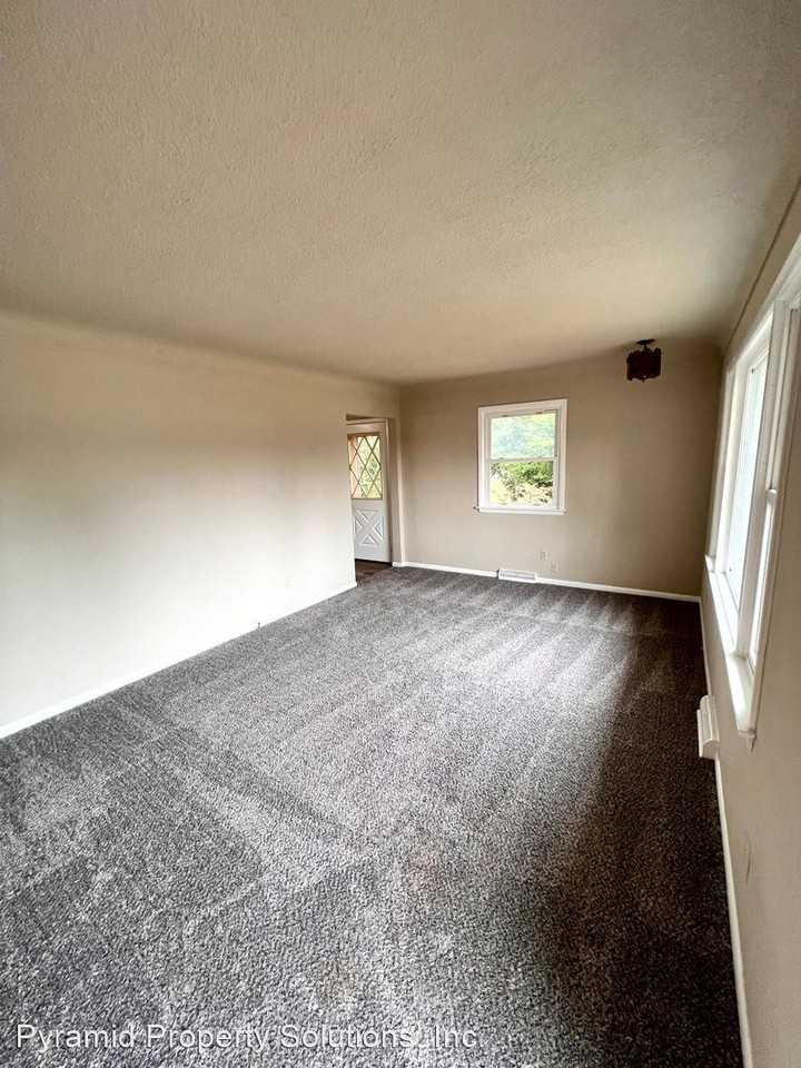 3255 Scott Ave - Photo 3 of 20