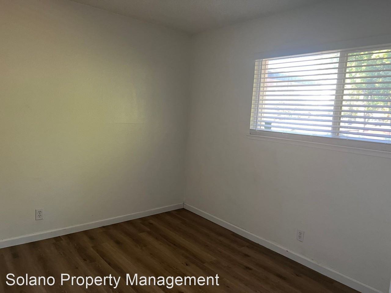 504 Nut Tree Ct - Photo 3 of 12