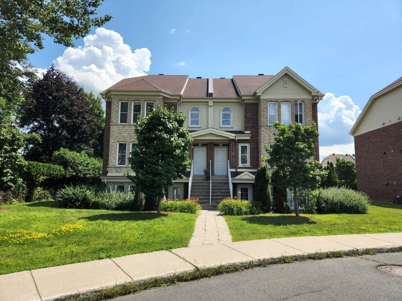 1901 Rue Joyal - Photo 2 of 13