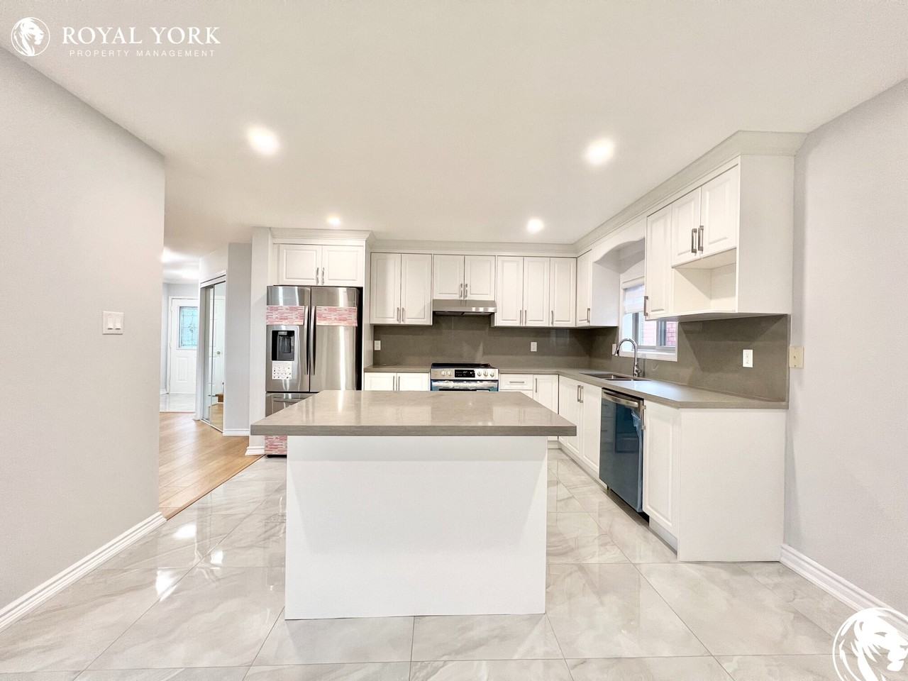 540 Ormond Dr - Photo 3 of 43