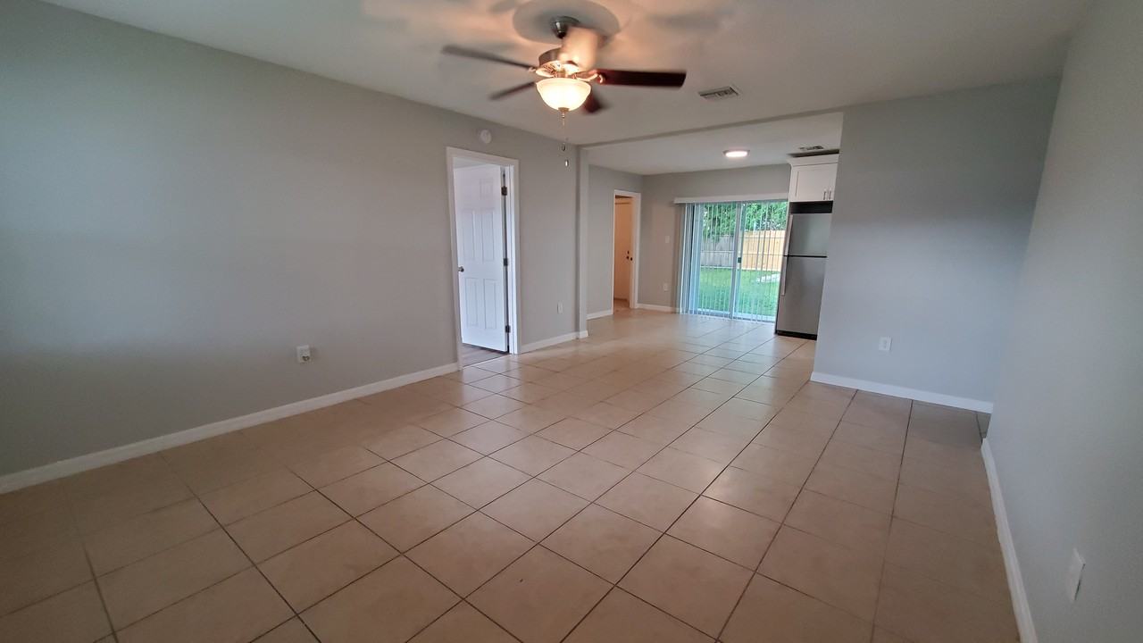 3201 Delray Dr - Photo 3 of 12