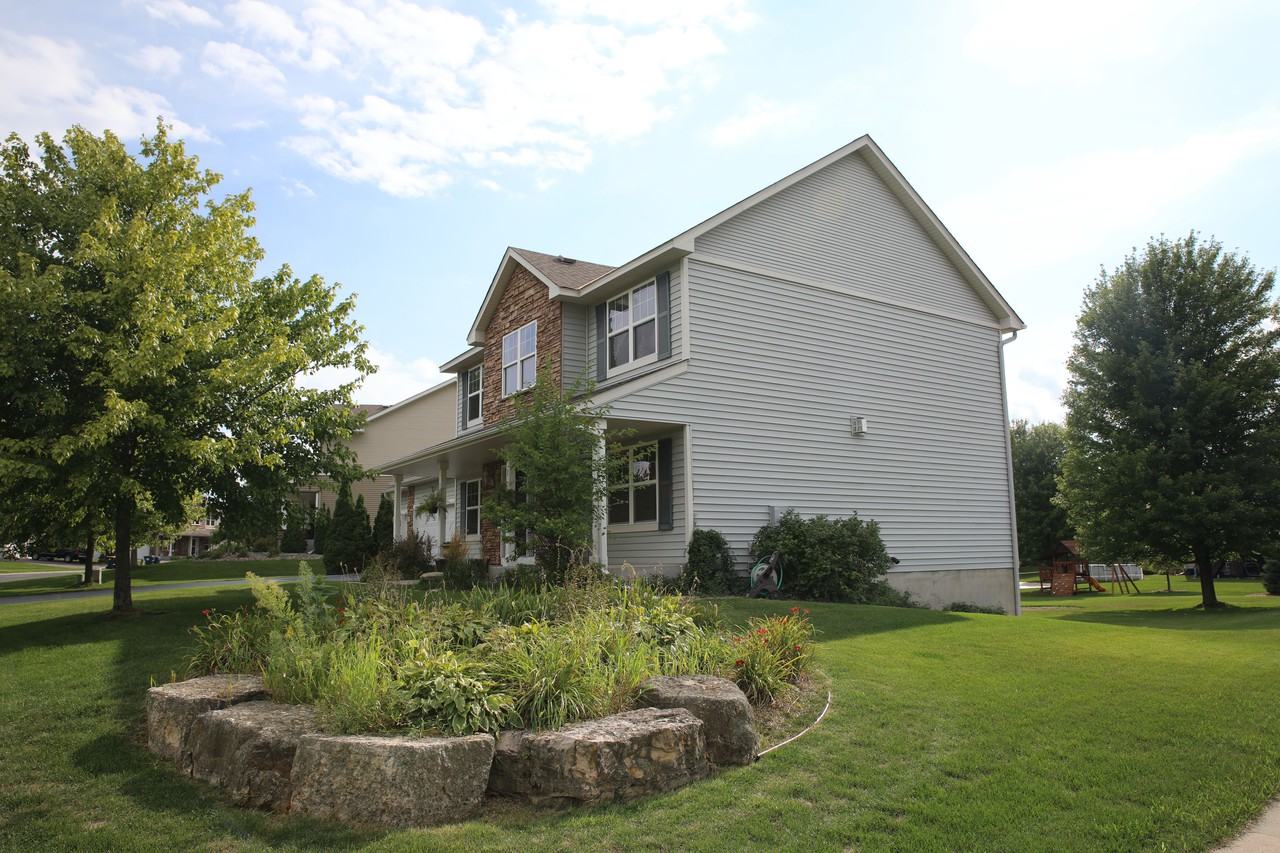 16513 Dodd Ln - Photo 2 of 27