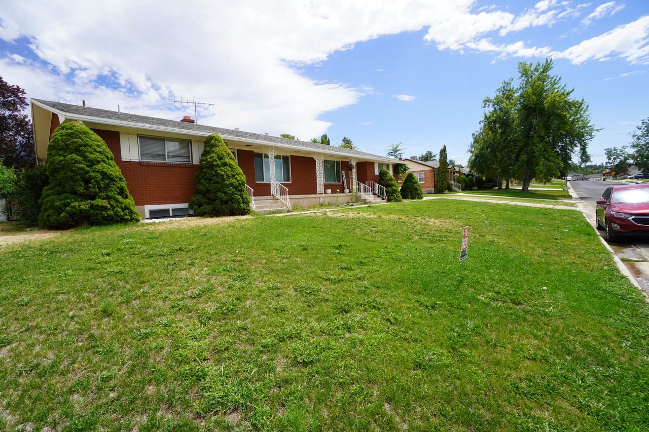 4402 Jefferson Ave - Photo 2 of 26