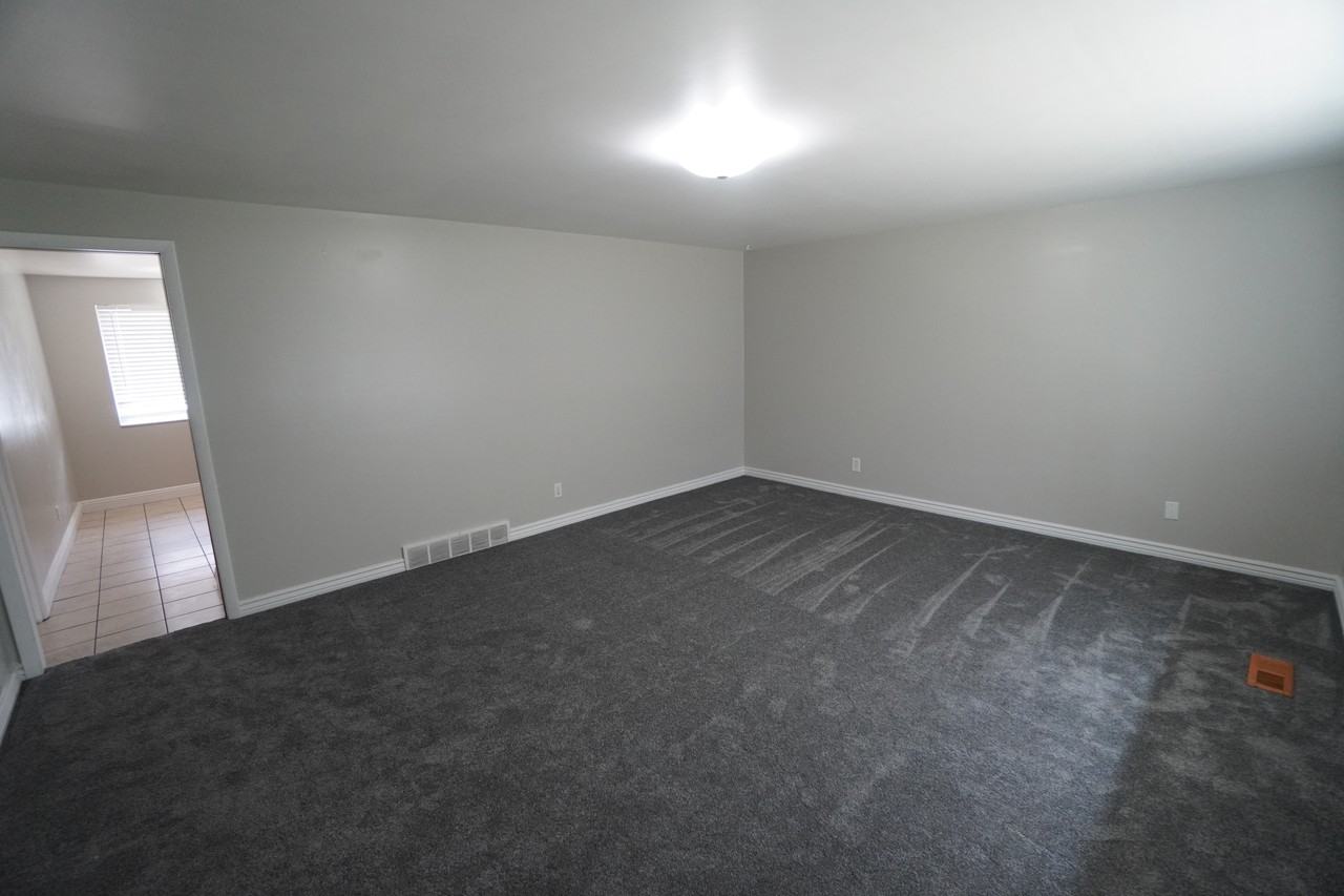 4402 Jefferson Ave - Photo 6 of 26