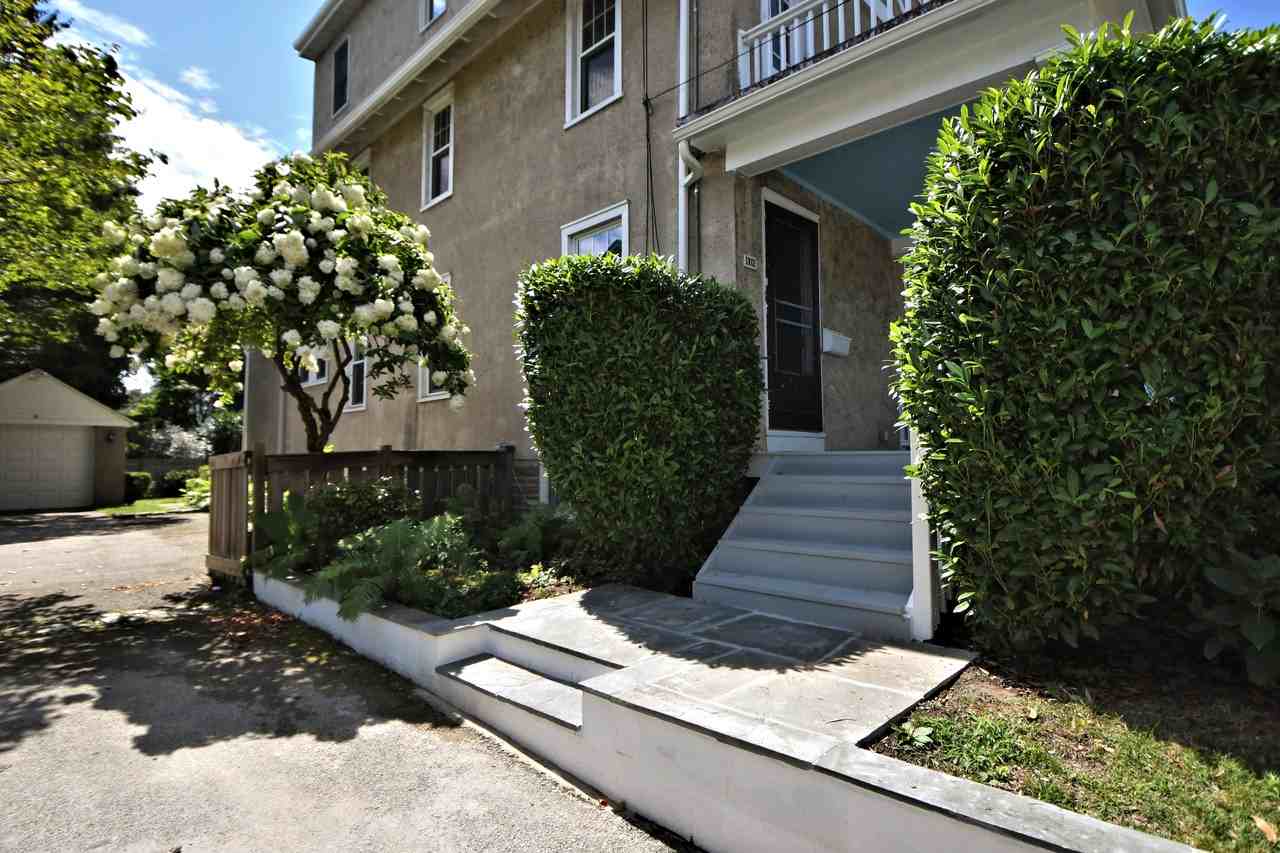 816 E Southampton Ave - Photo 3 of 50