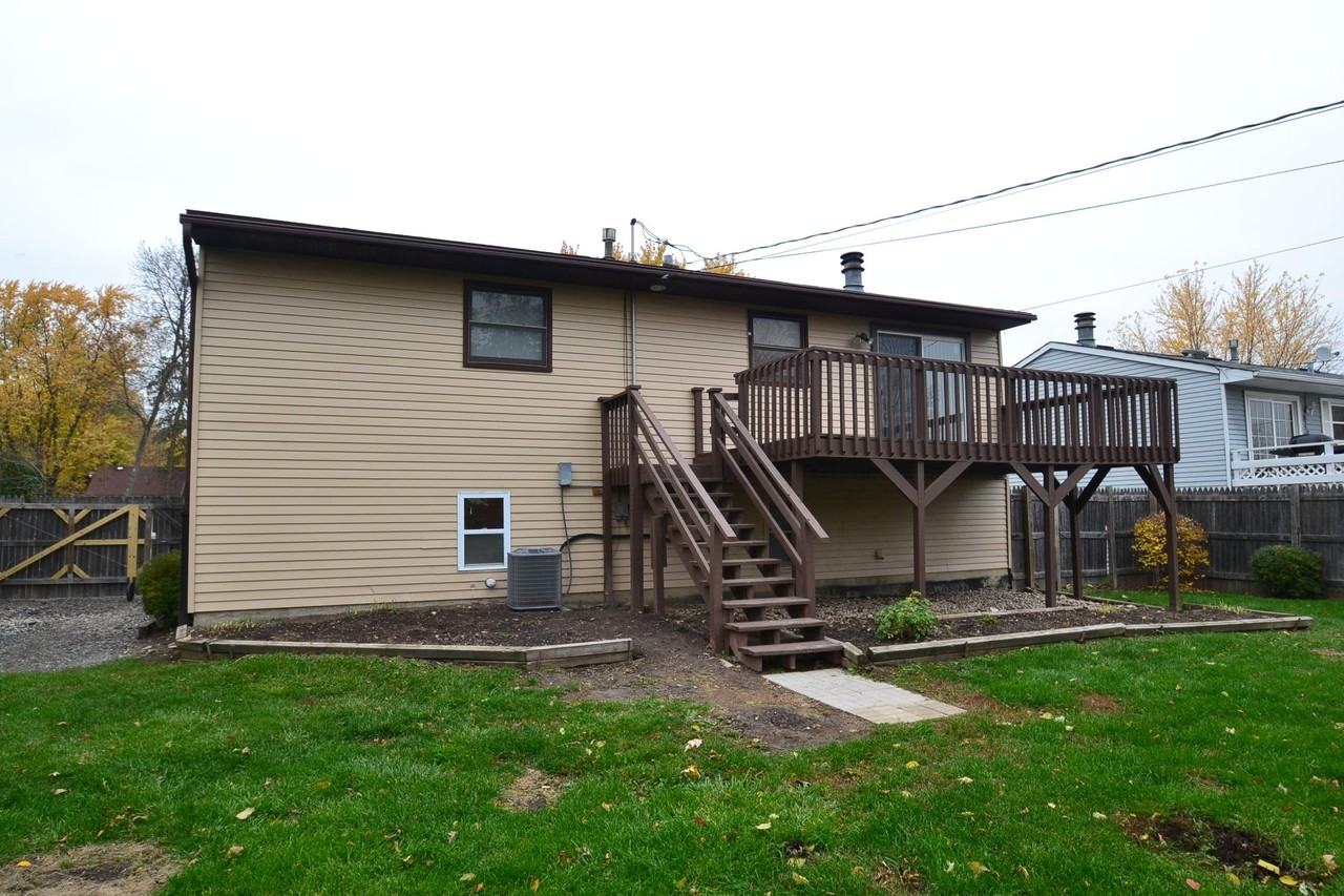 20671 W Lake Ct - Photo 2 of 8