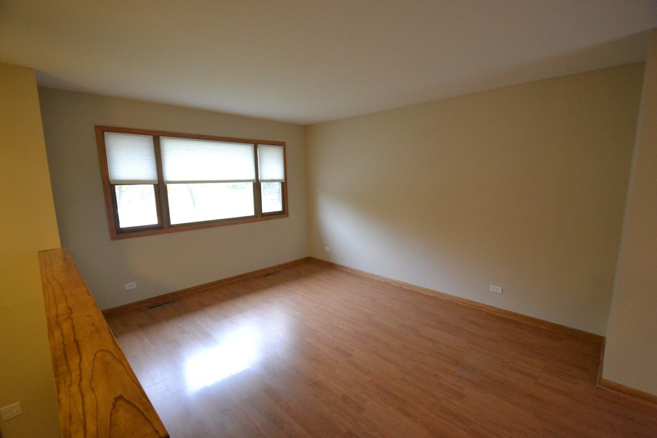 20671 W Lake Ct - Photo 3 of 8