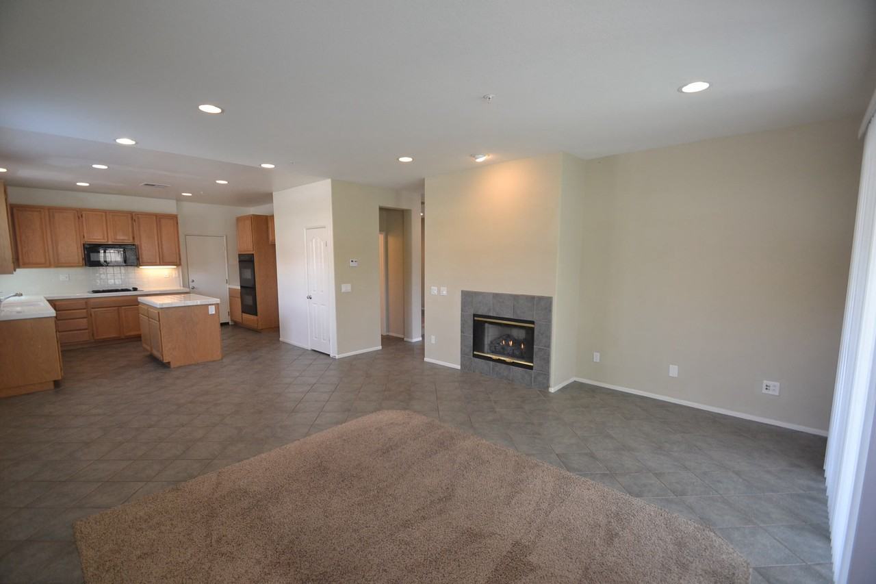 5778 Shea Ct - Photo 3 of 6