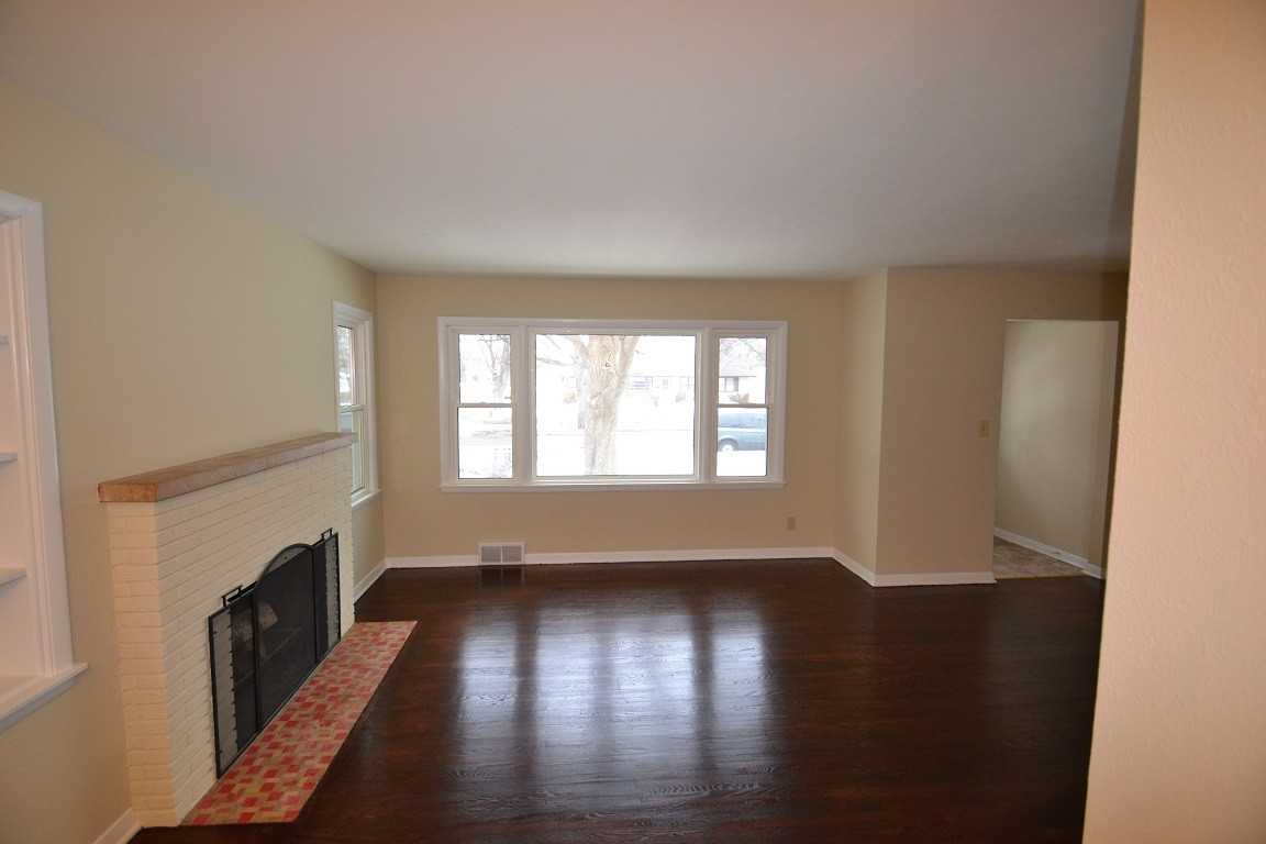 1124 St Paul Ave - Photo 2 of 5