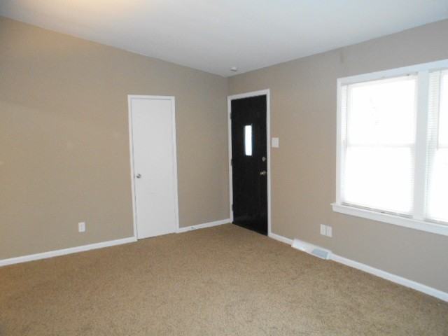 8901 Somerset Ln - Photo 3 of 12