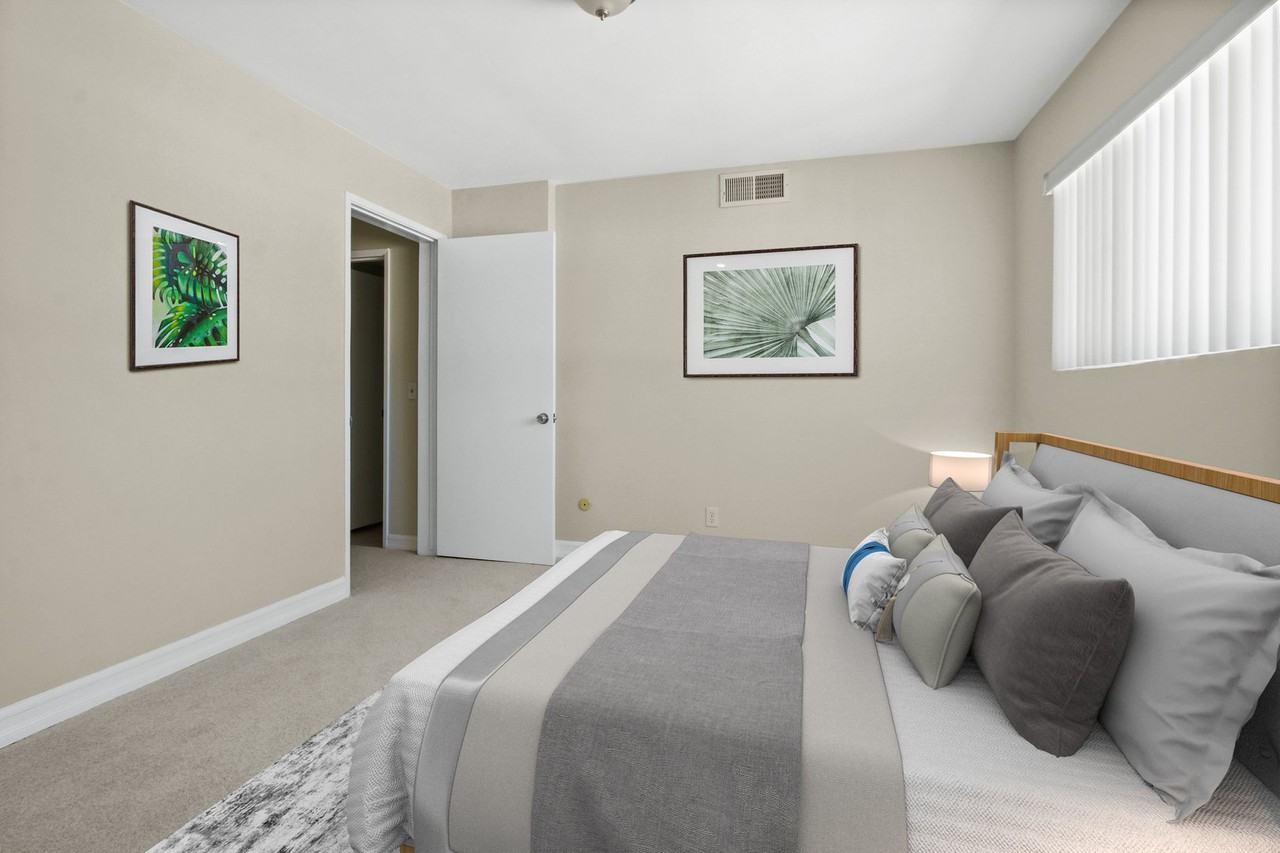 115 Doheny Apartments - Photo 4 of 54