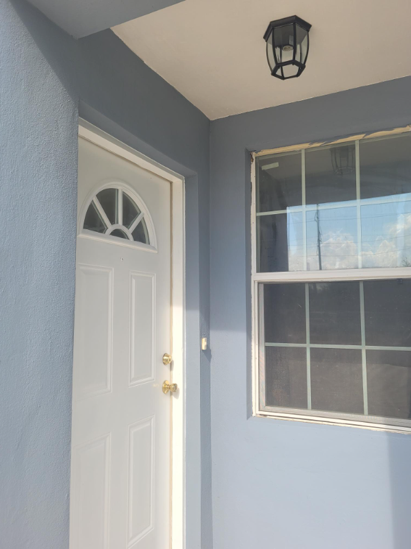 402 34th St #B - Photo 2 of 11