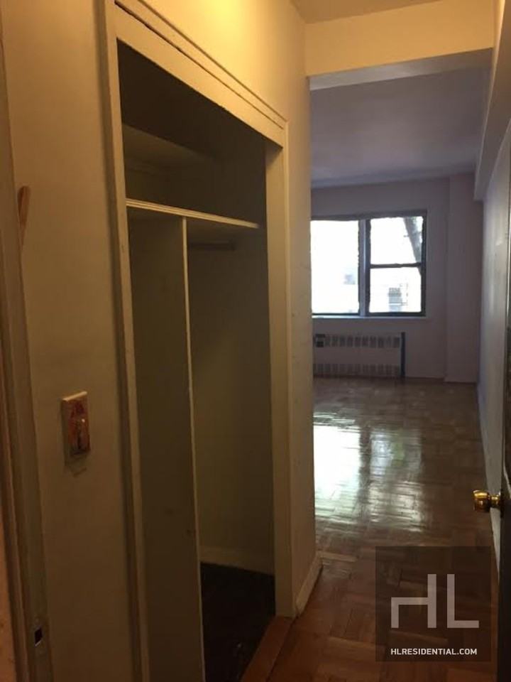 Beekman Pl #2B - Photo 2 of 4