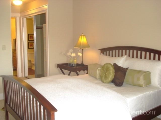 Silver Bay Apartments - Photo 2 of 13