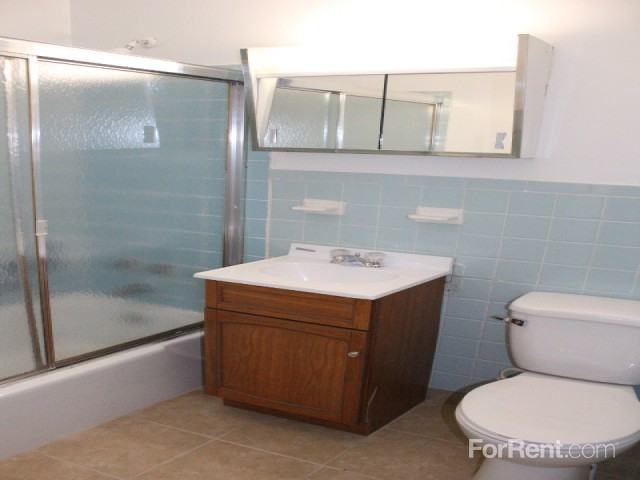 Lafayette Arms Apartments - Photo 2 of 11