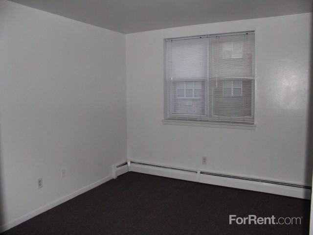 Lafayette Arms Apartments - Photo 3 of 11