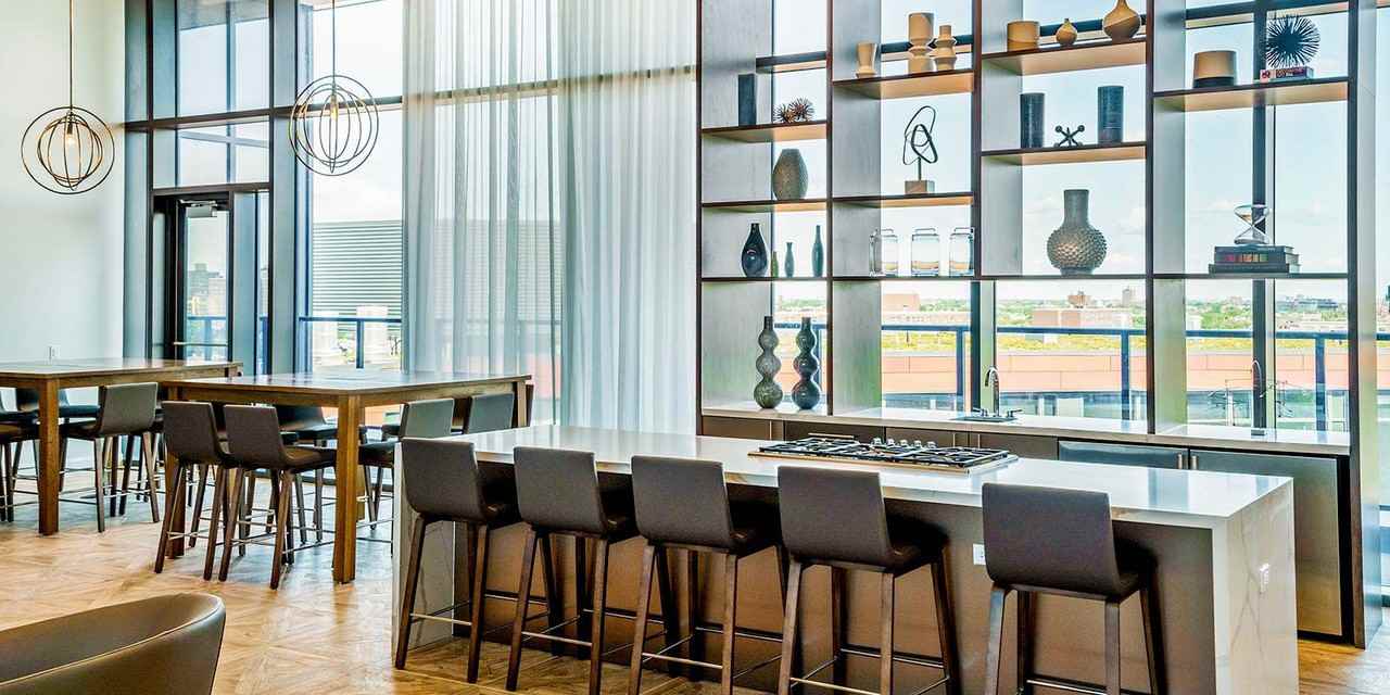 930 W Altgeld St - Photo 5 of 10