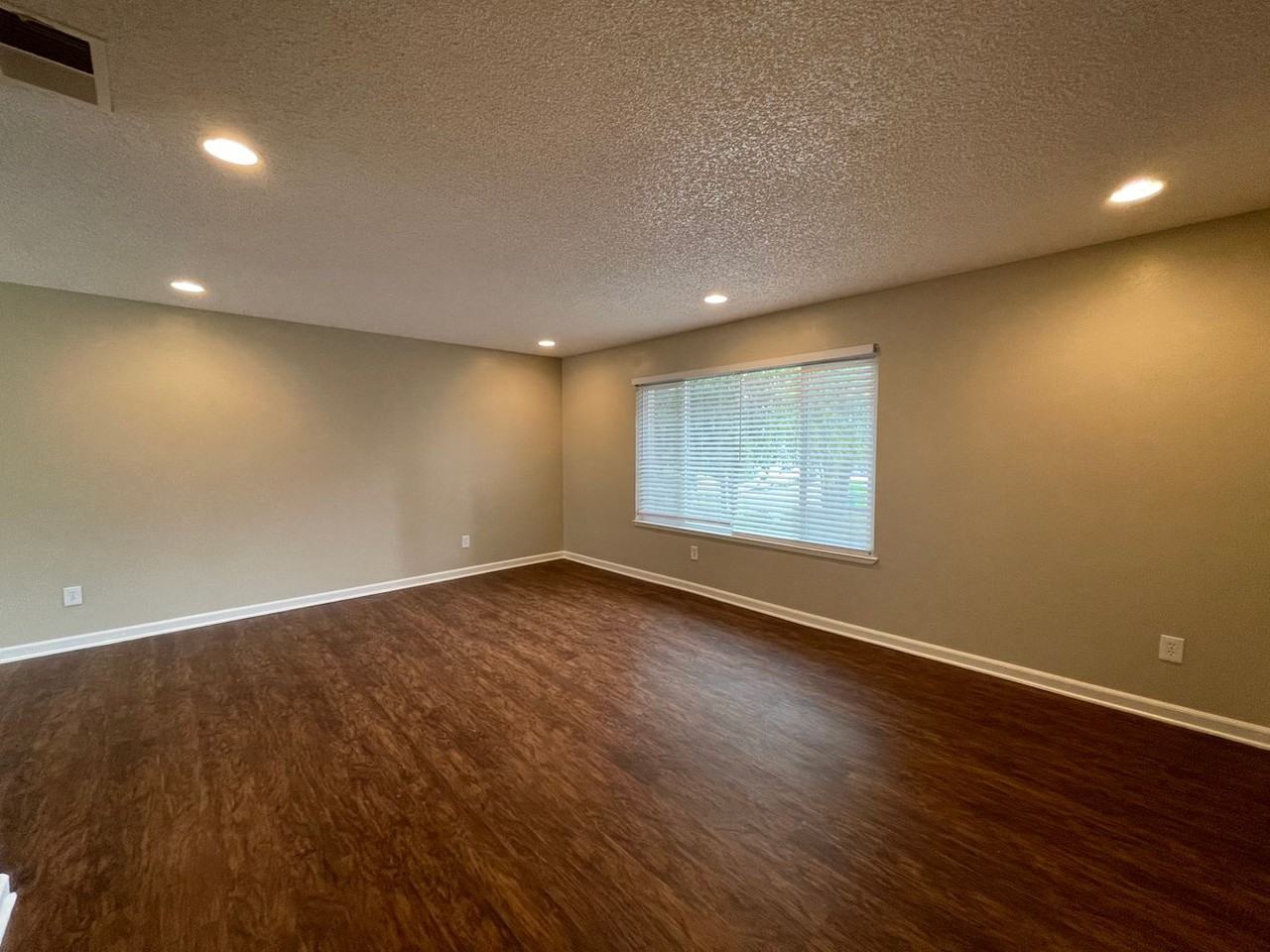 8208 Bonnie Oak Way - Photo 3 of 16