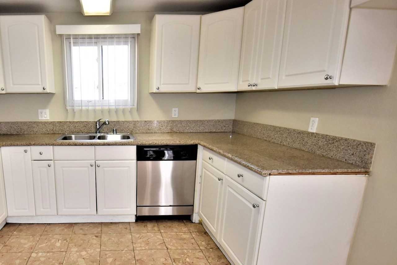 16327 S Tarrant Ave - Photo 3 of 10