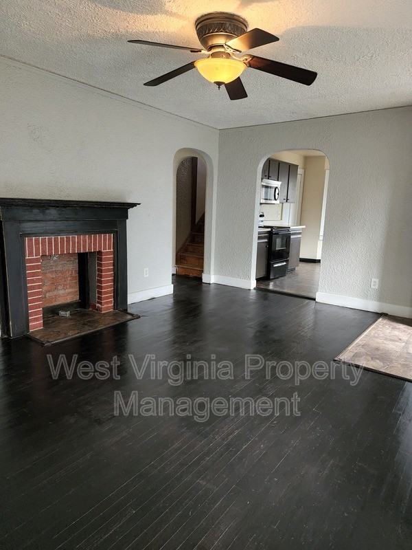 203 Summers St - Photo 2 of 10