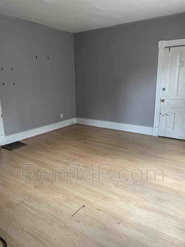 1015 S Lansing St - Photo 3 of 16