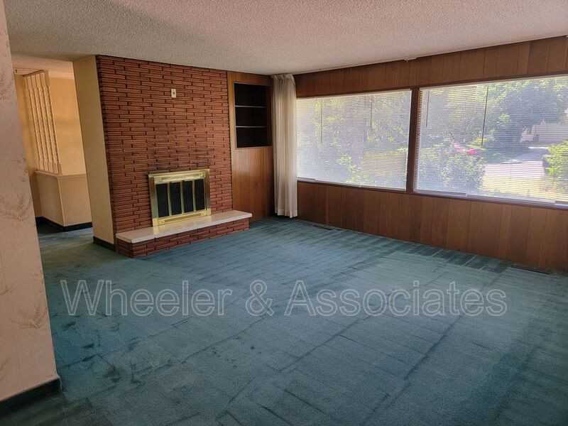 3176 N 400 W - Photo 3 of 32