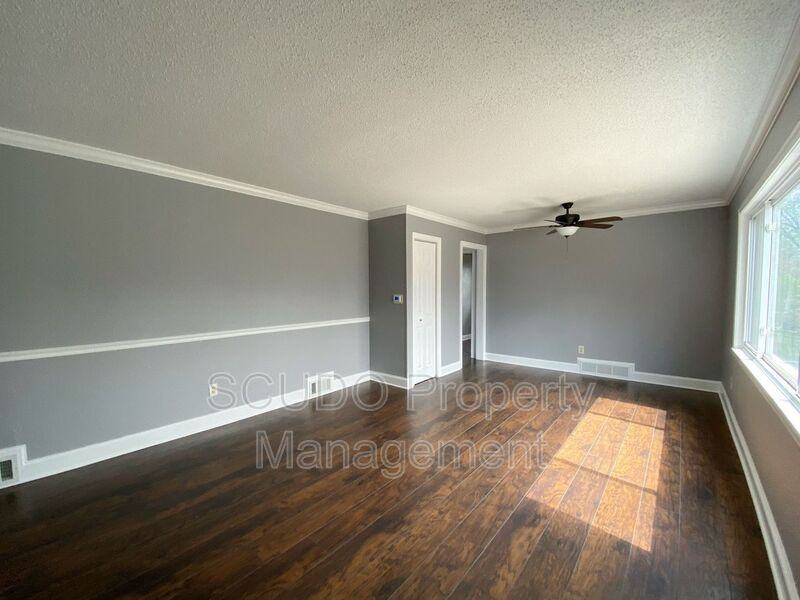 2706 W 77th St - Photo 5 of 14