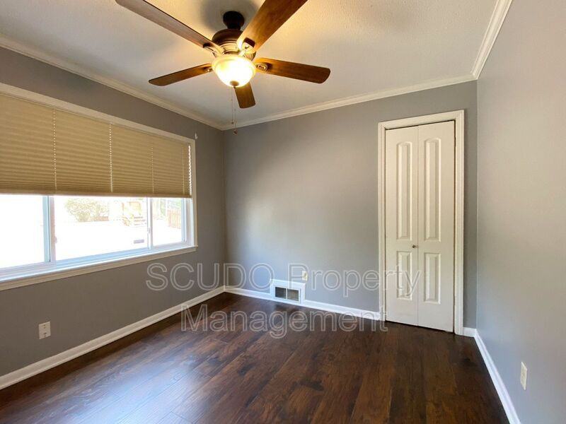 2706 W 77th St - Photo 7 of 14