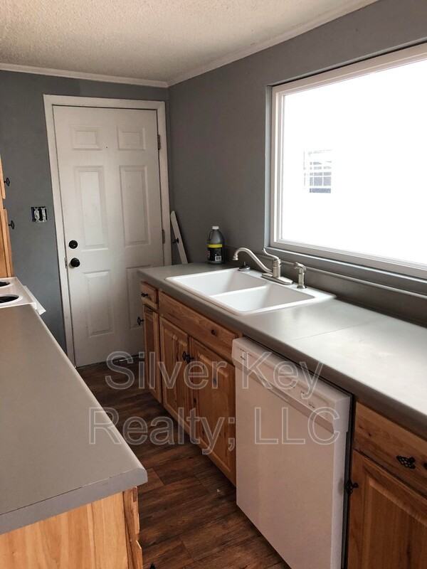 130 S Jackson St #B - Photo 4 of 9