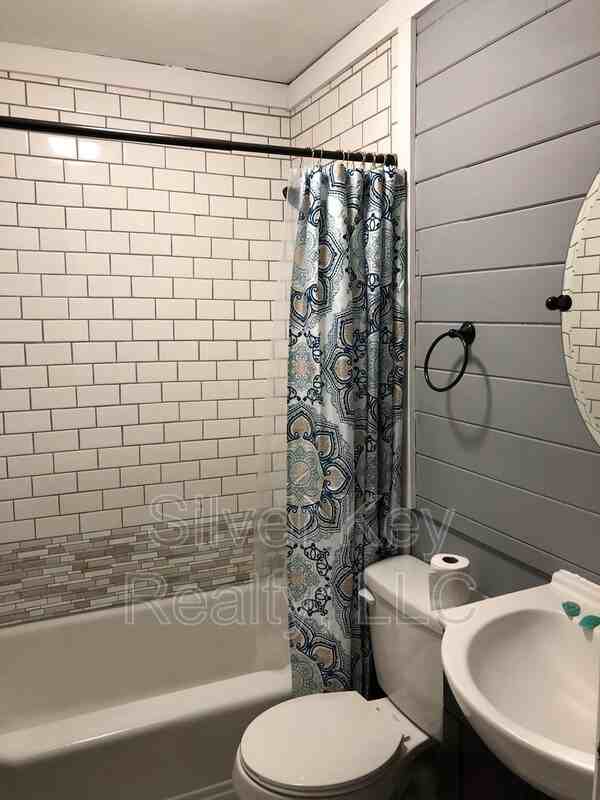 130 S Jackson St #B - Photo 6 of 9