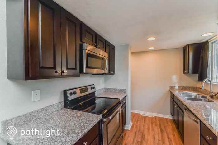 2215 Pepperwood Dr - Photo 2 of 16