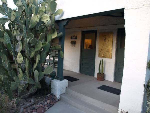 828 N Perry Ave - Photo 2 of 24