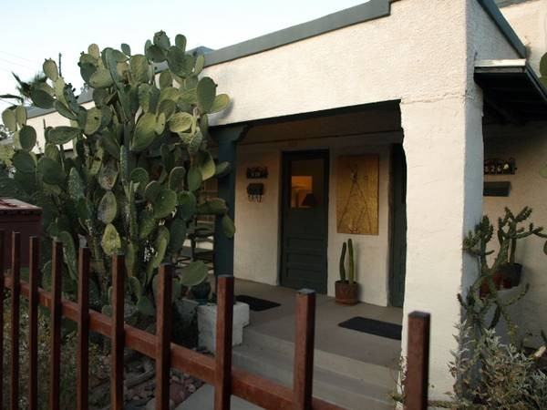 828 N Perry Ave - Photo 3 of 24