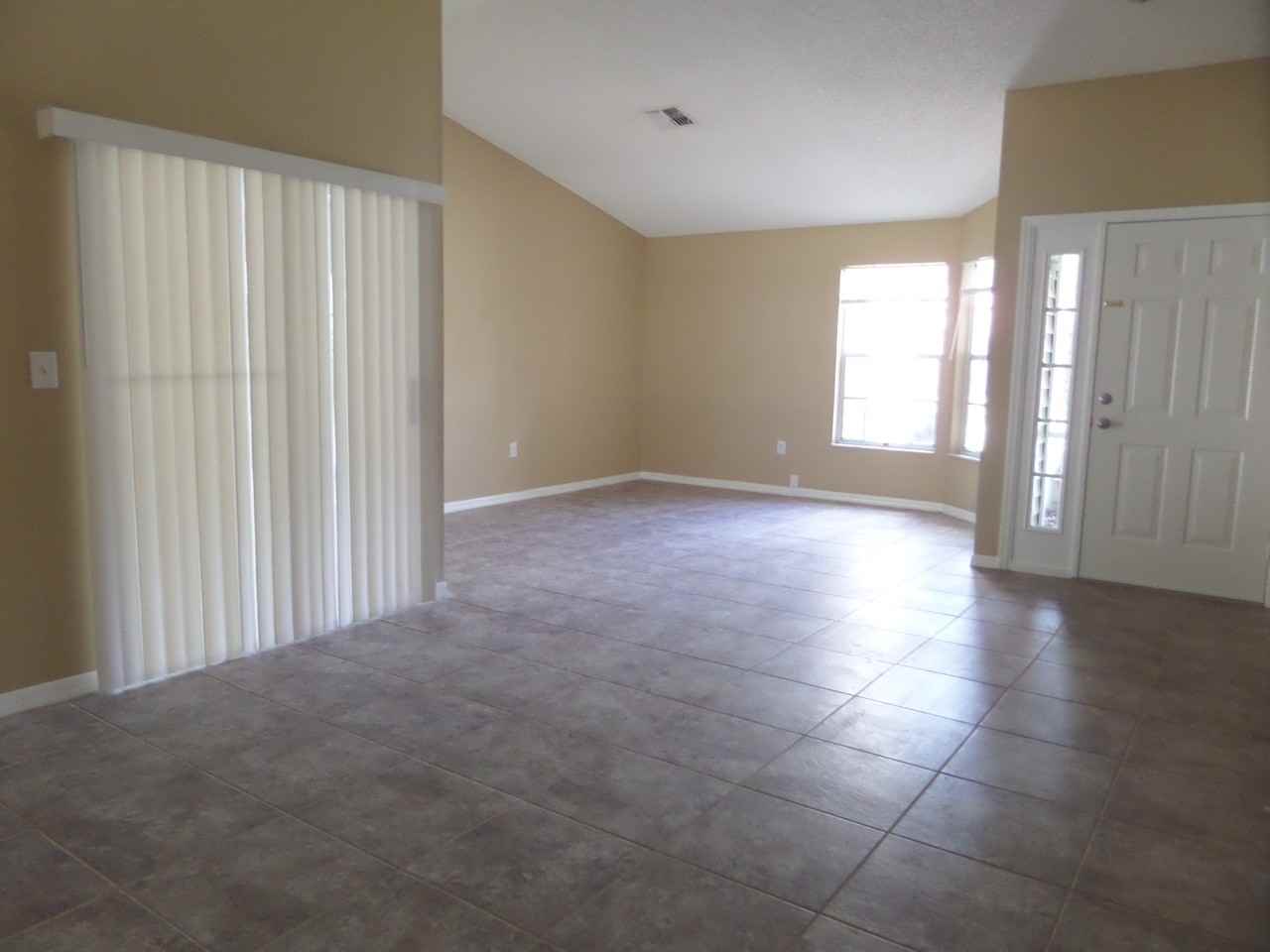 8404 Reynolds Dr - Photo 2 of 16