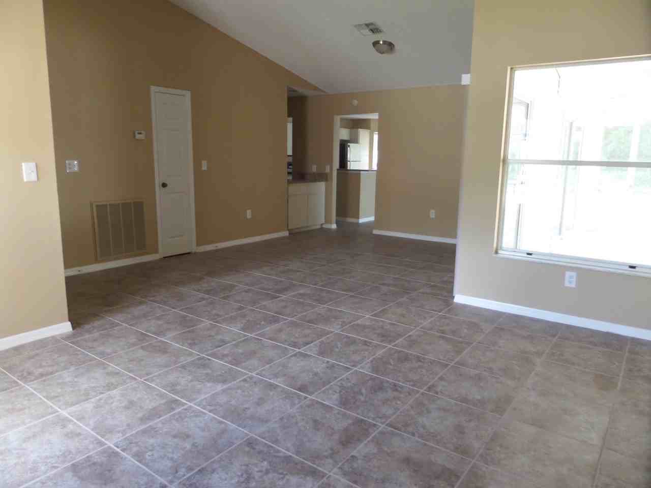 8404 Reynolds Dr - Photo 3 of 16