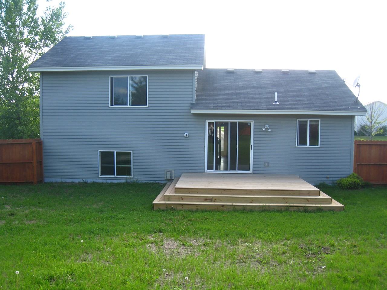 814 Mallard St NE - Photo 2 of 11