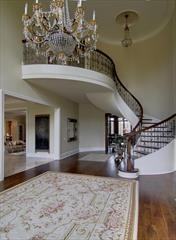 4536 Parview Dr N - Photo 2 of 20