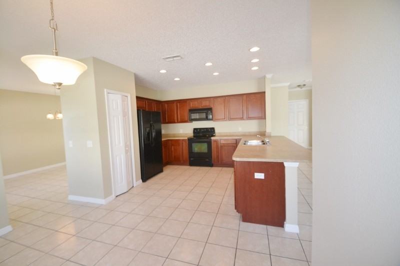 811 Abbeville Ct - Photo 2 of 12