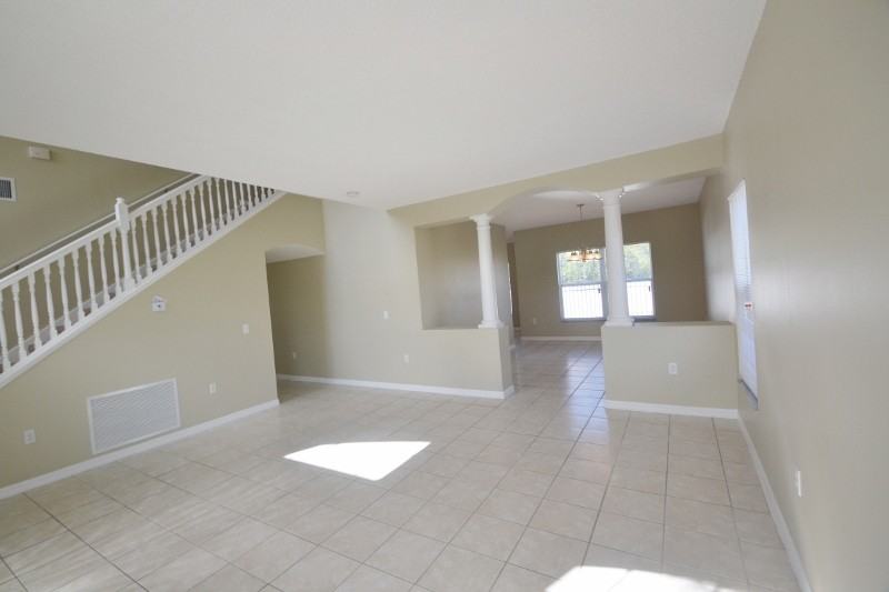 811 Abbeville Ct - Photo 3 of 12