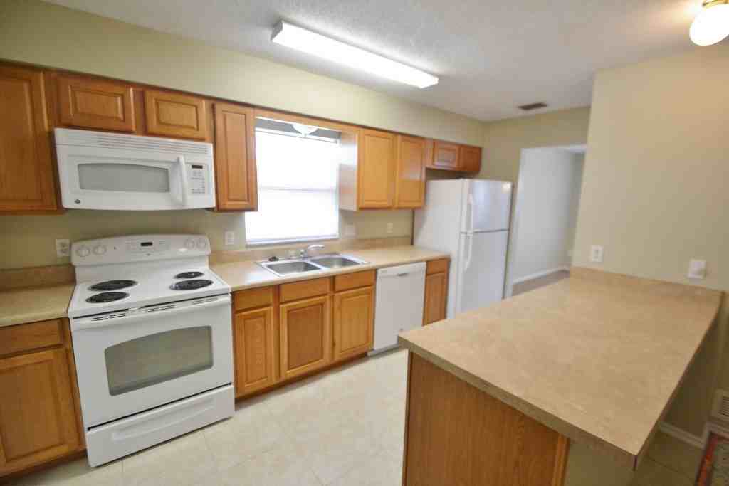 4738 E Wind St - Photo 2 of 8