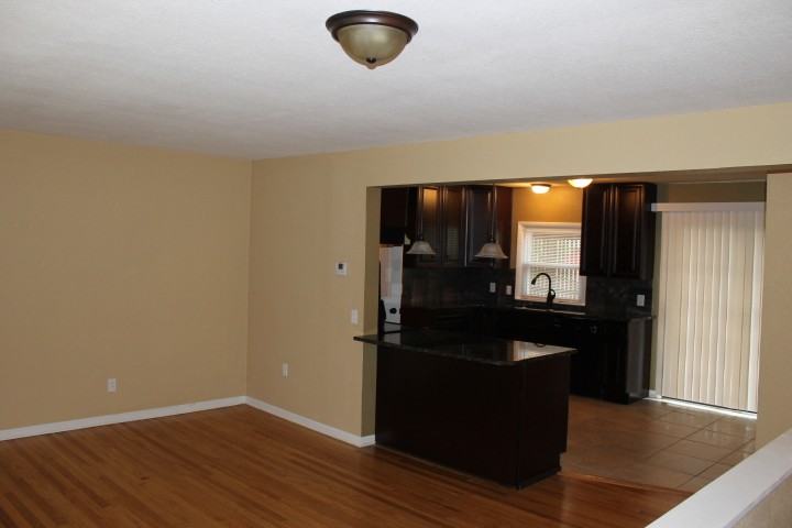 8822 N Campbell St - Photo 2 of 10