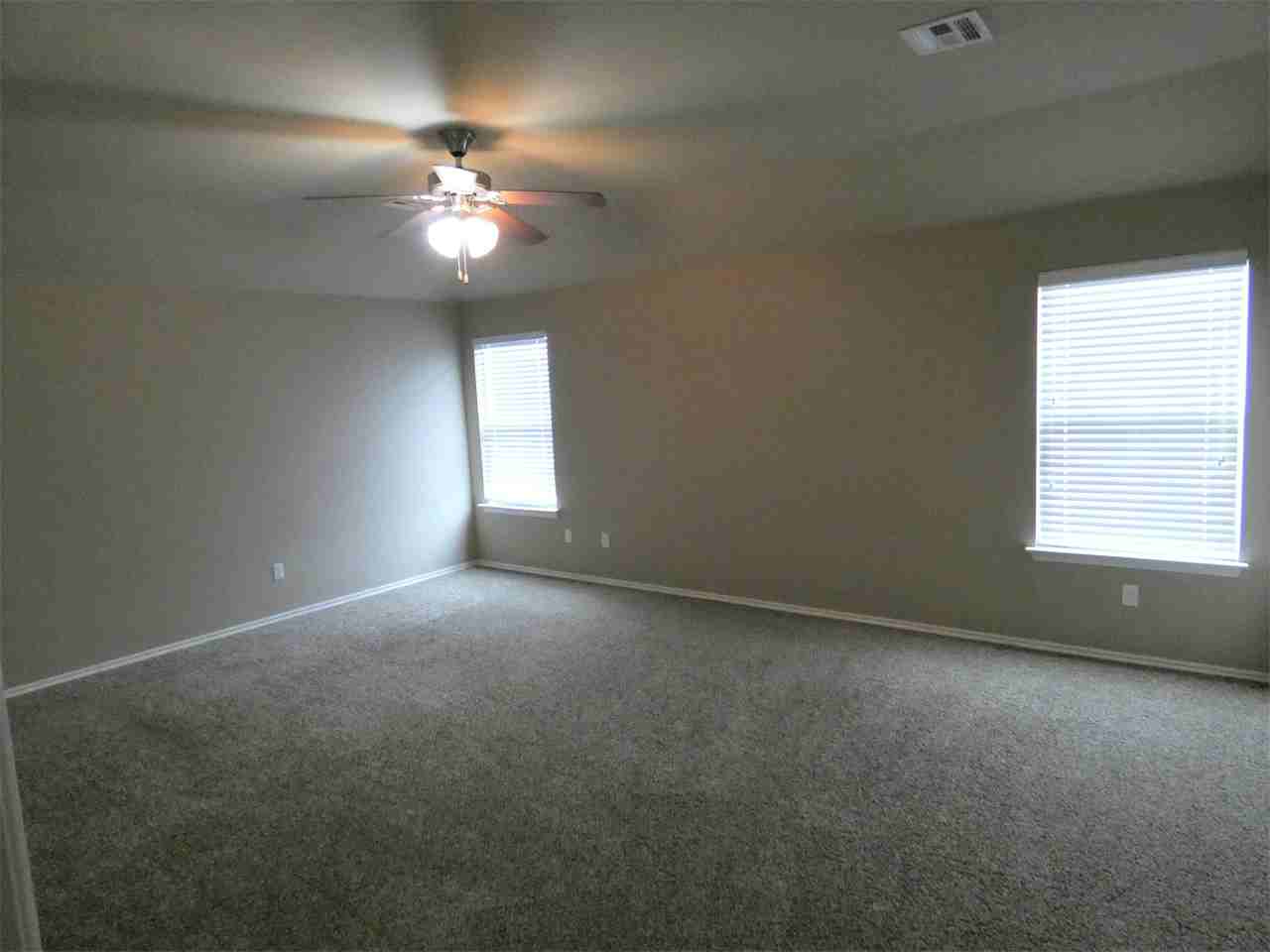 5009 Hunter Blvd #1 - Photo 6 of 12