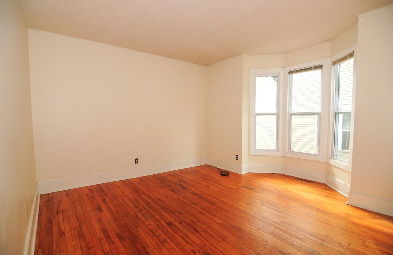 1015 13th Ave Se #2 - Photo 3 of 12