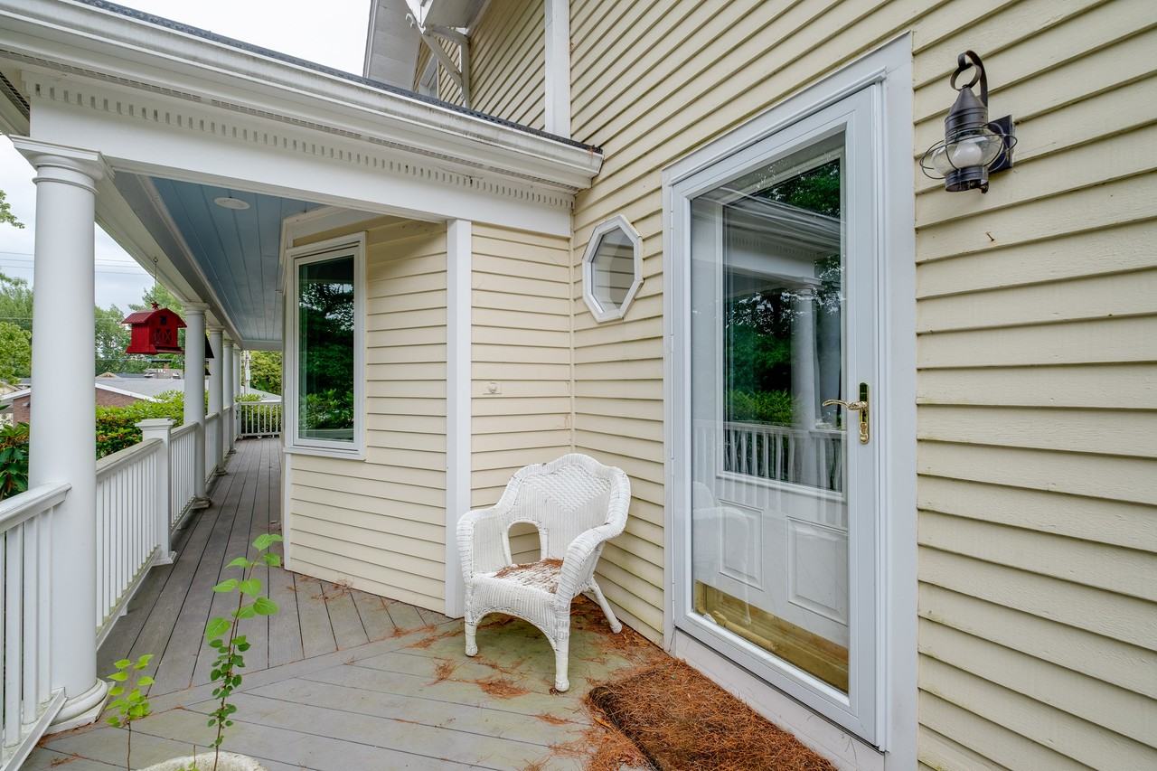 1235 Shore Rd #1 - Photo 5 of 40