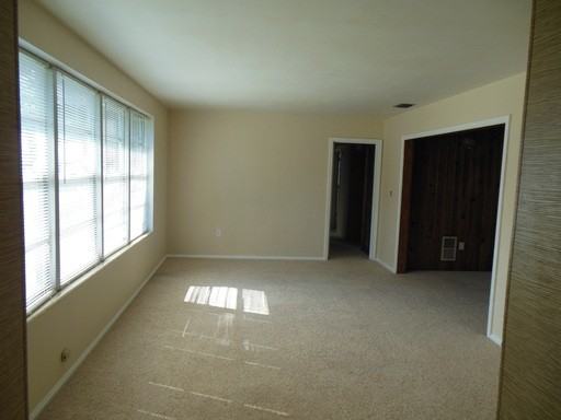 1108 Glynlea Rd - Photo 3 of 8