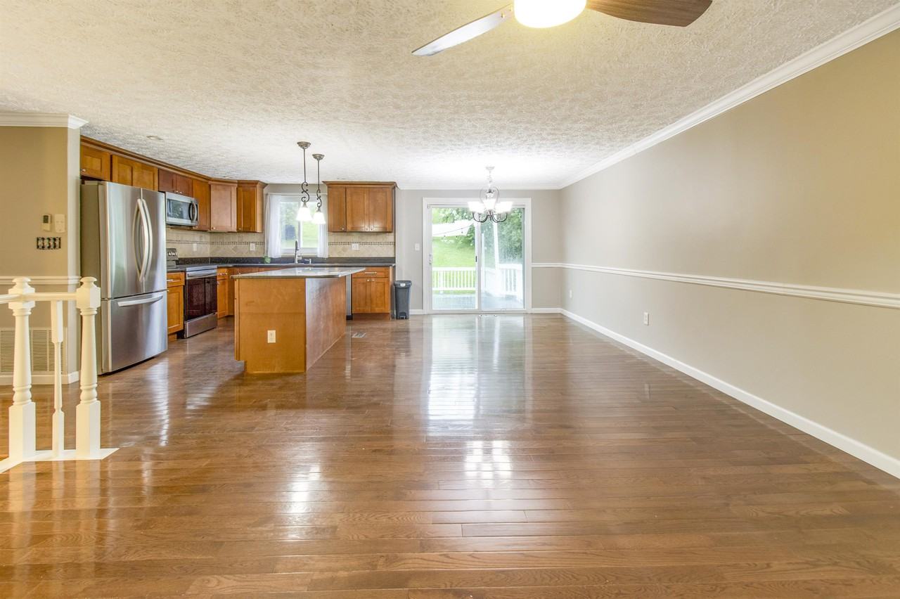 2504 Wayne Pl - Photo 3 of 50